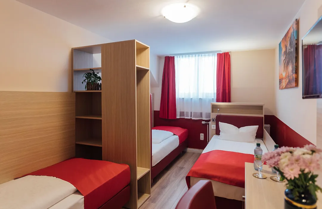 Hotel Hamburger Perle By Uniqstay-1